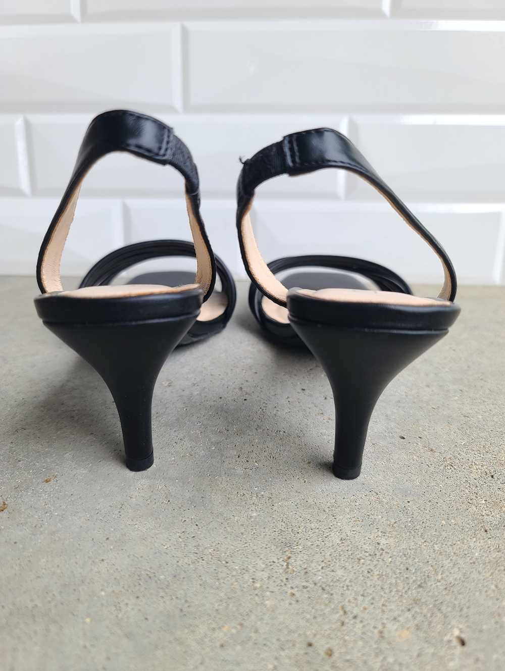 H Halston Hong Kong Black Vegan Leather Sling Back Strappy Heel Sandals 8.5 - Picture 6 of 9